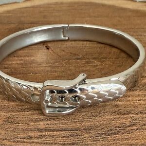 Stainless Steel Belt Design Clasp Bangle
